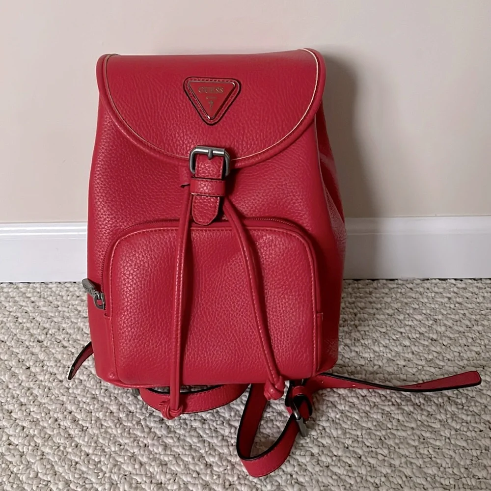 Guess red backpack - Picture 2 of 9